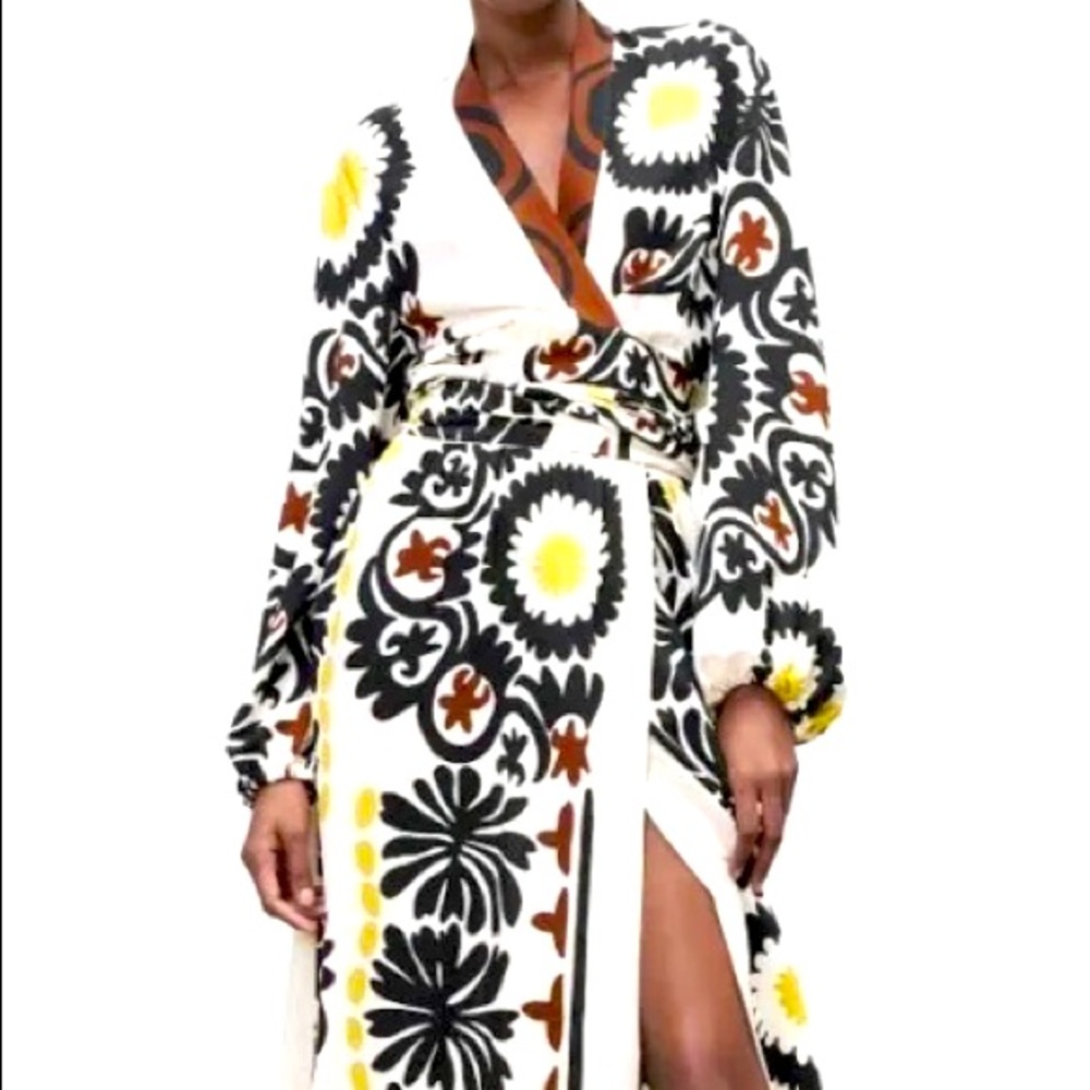 Gorgeous Zara maxi with v-neck and belt